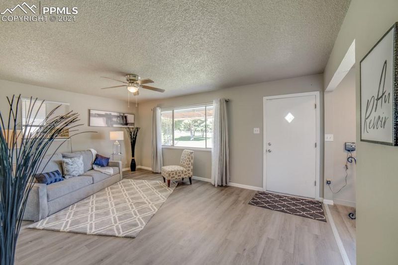 3820 Devonshire Ln, Pueblo, CO 81005