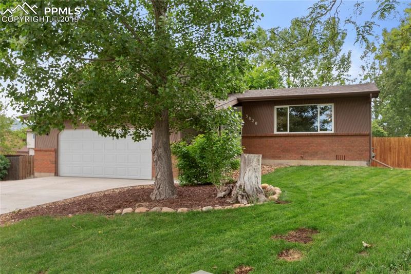 3820 Rosemere St, Colorado Springs, CO 80906