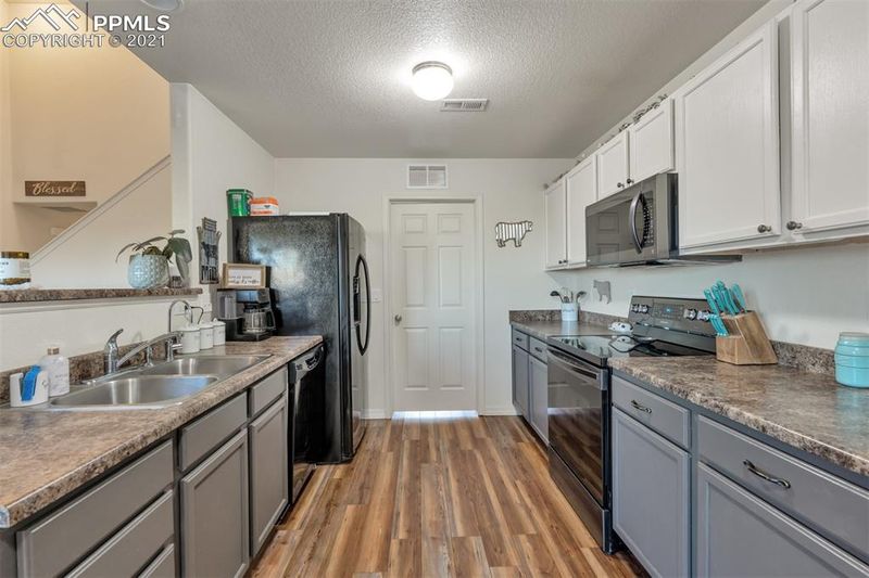 3823 Shining Star Dr, Colorado Springs, CO 80925