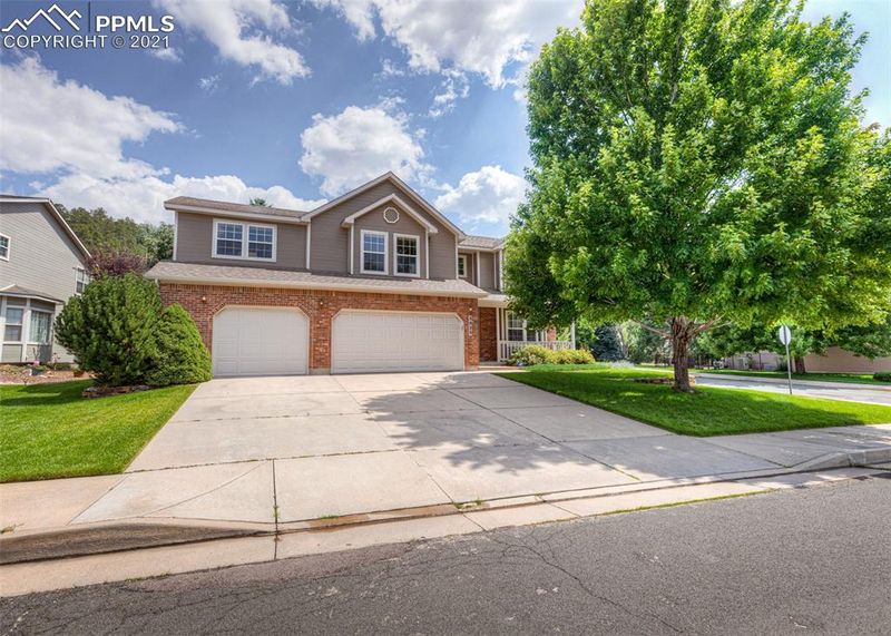 3825 Masters Dr, Colorado Springs, CO 80907