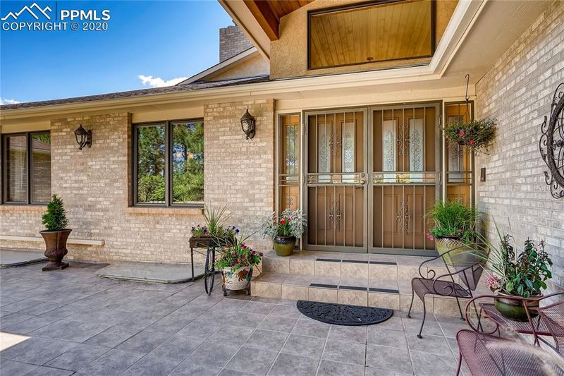 3825 Sunview Ct, Monument, CO 80132