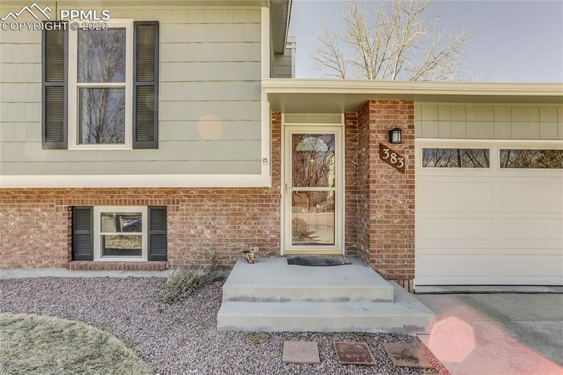 383 Saddlemountain Rd, Colorado Springs, CO 80919