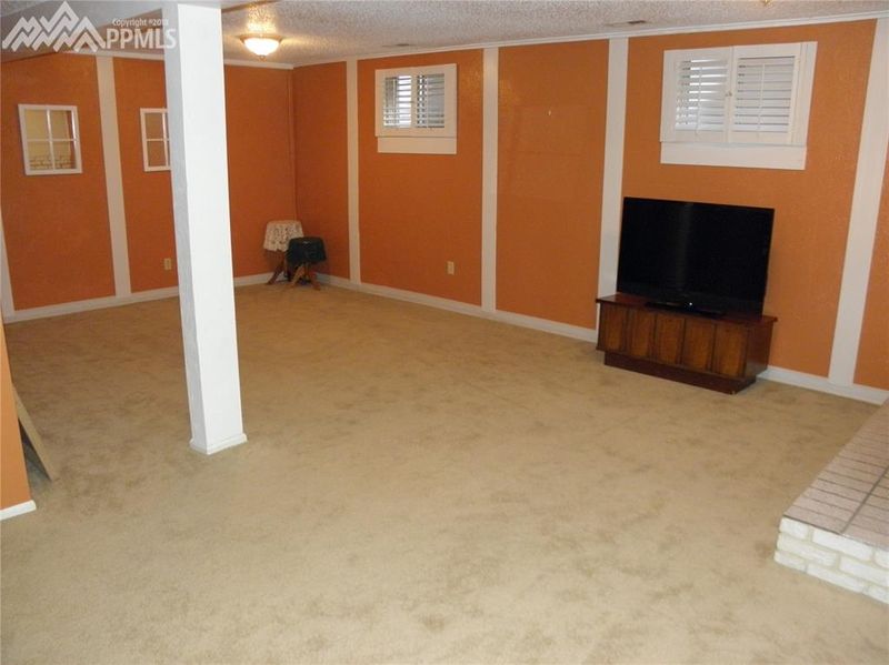 3832 Constitution Ave, Colorado Springs, CO 80909