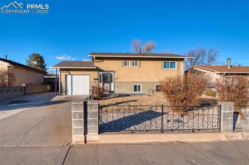 3833 Fairfield Ln, Pueblo, CO 81005