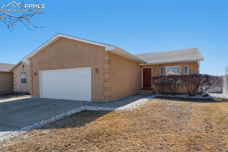 3840 Pronghorn Ln, Pueblo, CO 81005