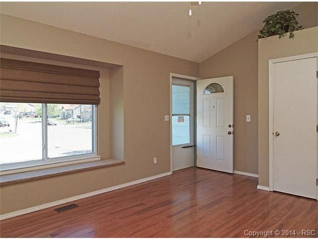 385 Pucket Cir, Colorado Springs, CO 80911