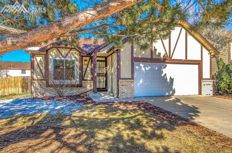 3850 Dewpoint Dr, Colorado Springs, CO 80920