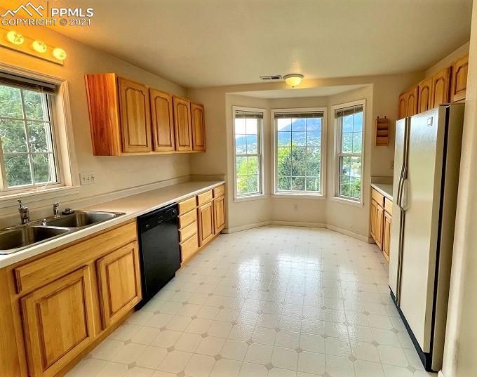 3865 Hickory Hill Dr, Colorado Springs, CO 80906