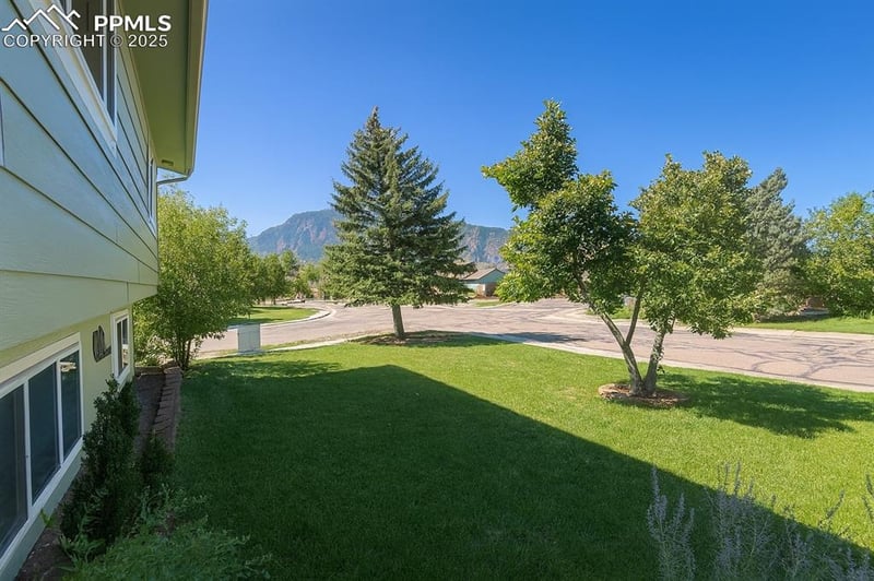 3865 Rosemere St, Colorado Springs, CO 80906