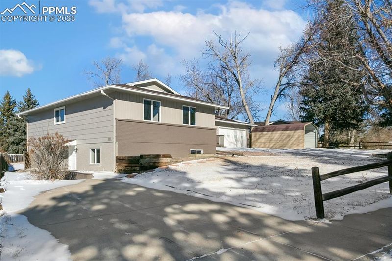 3870 Bunk House Dr, Colorado Springs, CO 80917