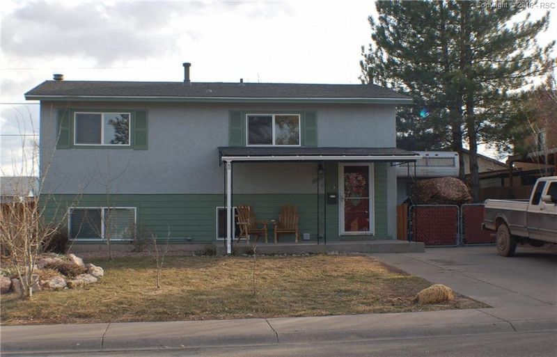 3900 Devonshire Ln, Pueblo, CO 81005