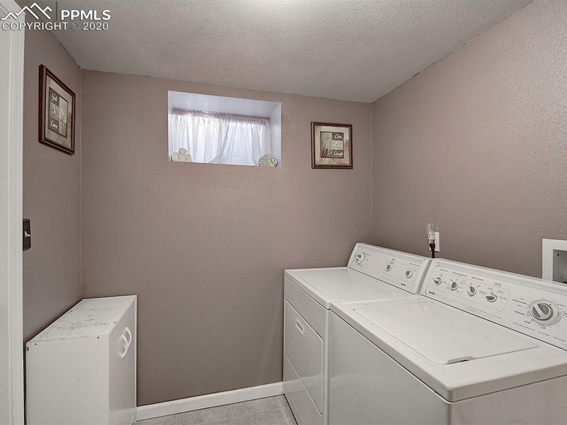 3914 N Chestnut St, Colorado Springs, CO 80907