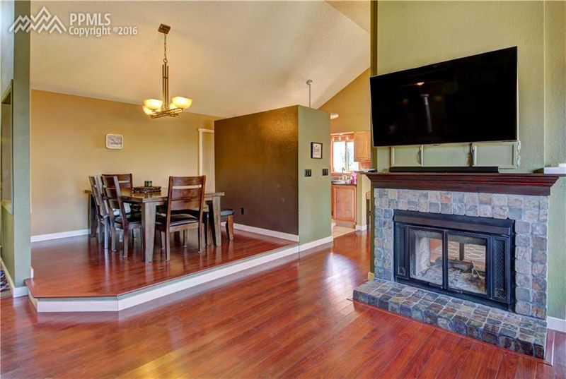 3915 Hickory Hill Dr, Colorado Springs, CO 80906