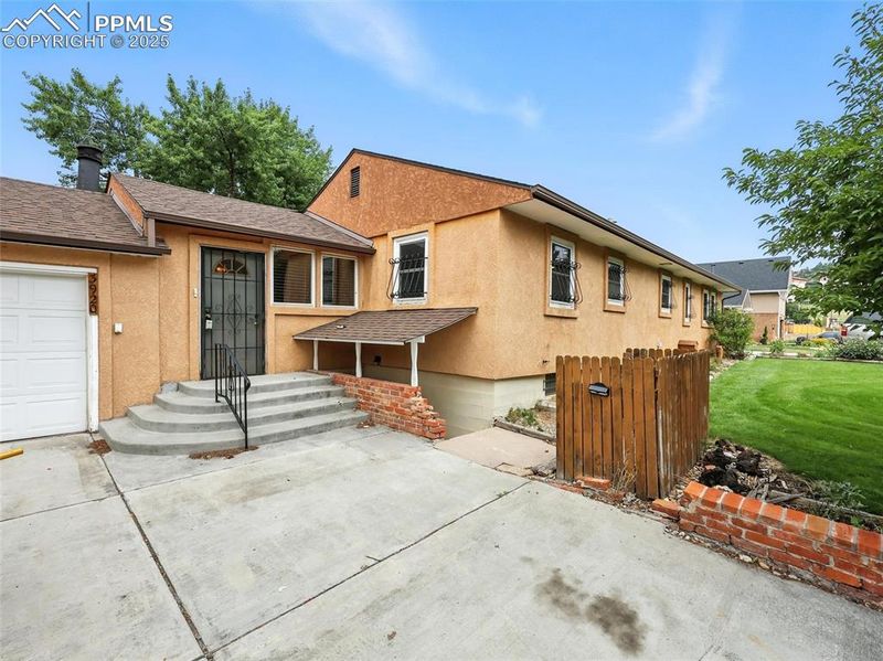 3920 Jasmine St, Colorado Springs, CO 80907