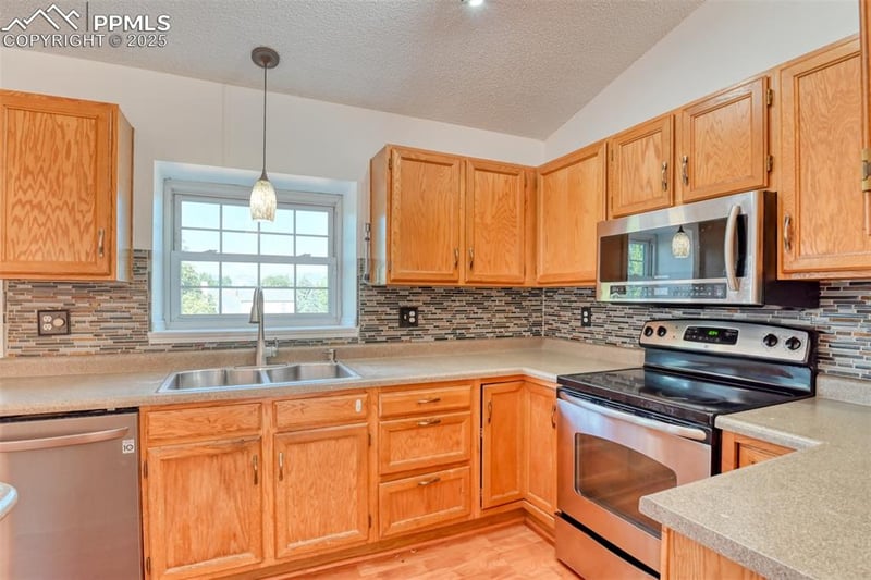 3925 Zurich Dr, Colorado Springs, CO 80920