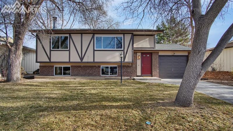 3927 Fetlock Cir, Colorado Springs, CO 80918