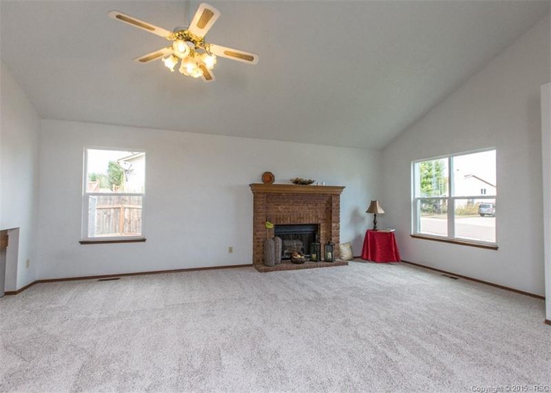 3940 Rosemere St, Colorado Springs, CO 80906