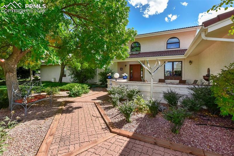 3945 Hill Cir, Colorado Springs, CO 80904