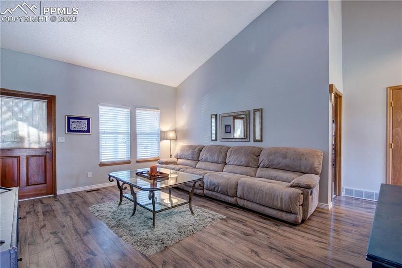 3950 Hickory Hill Dr, Colorado Springs, CO 80906