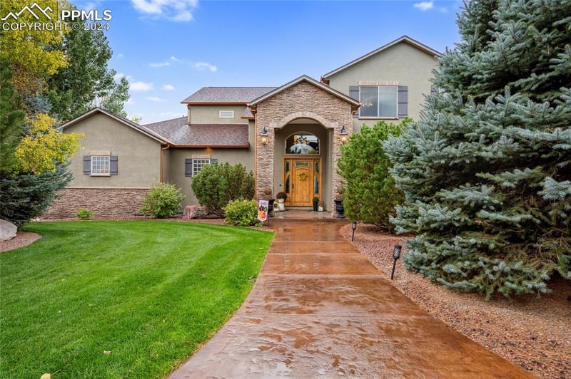 396 W Winterhaven Dr, Pueblo, CO 81007