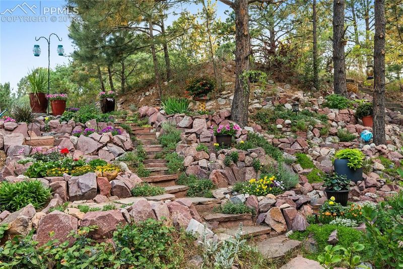 398 Raspberry Ln, Monument, CO 80132