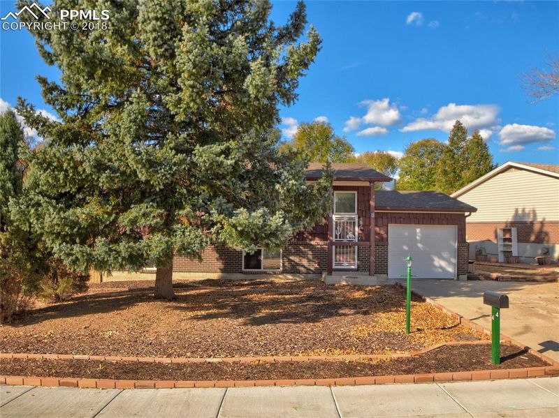 4 W Clover Cir, Colorado Springs, CO 80906