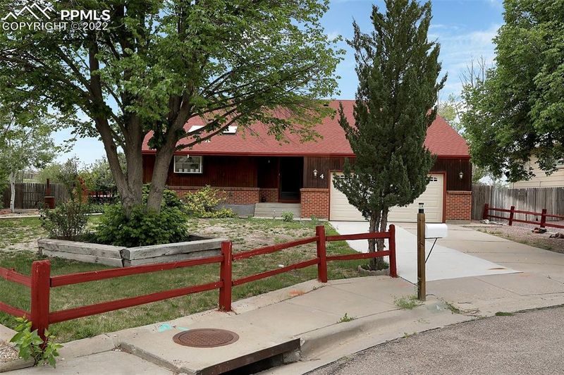 4 Cornflower Ct, Pueblo, CO 81001