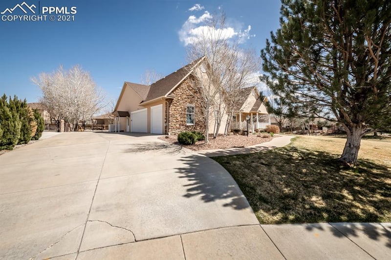 4 Kalanchoe Ct, Pueblo, CO 81008