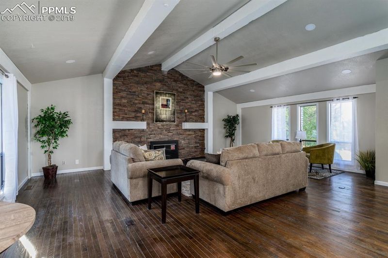4 Kingsbridge Pl, Pueblo, CO 81001