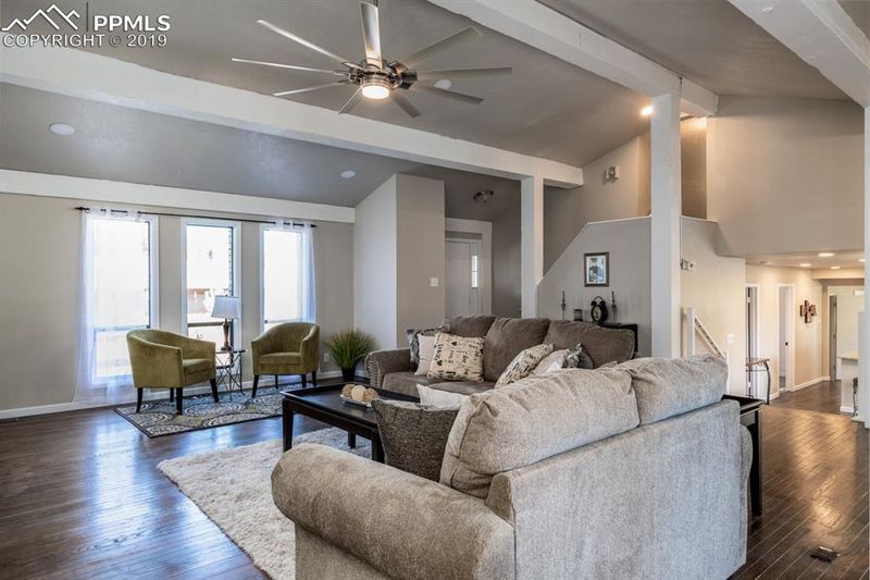 4 Kingsbridge Pl, Pueblo, CO 81001