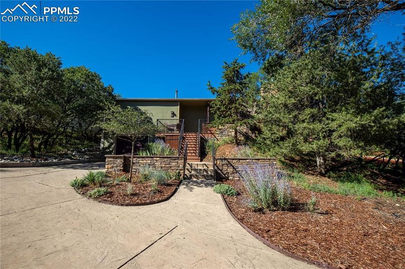 4 Sutherland Pl, Manitou Springs, CO 80829