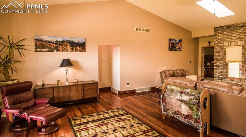 40 Posada Dr, Pueblo, CO 81005