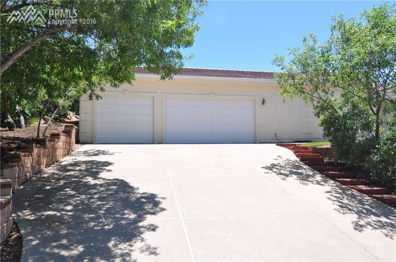 4005 Saddle Rock Rd, Colorado Springs, CO 80918
