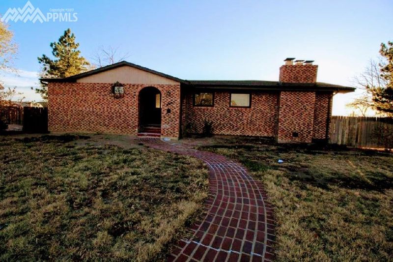 4005 Valley Dr, Pueblo, CO 81008