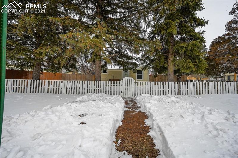402 Cheyenne St, Kiowa, CO 80117