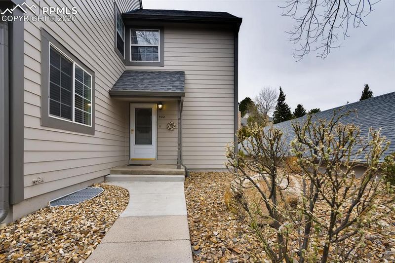 402 Cobblestone Dr, Colorado Springs, CO 80906