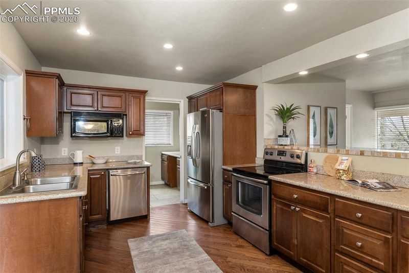 402 Cragmor Rd, Colorado Springs, CO 80907