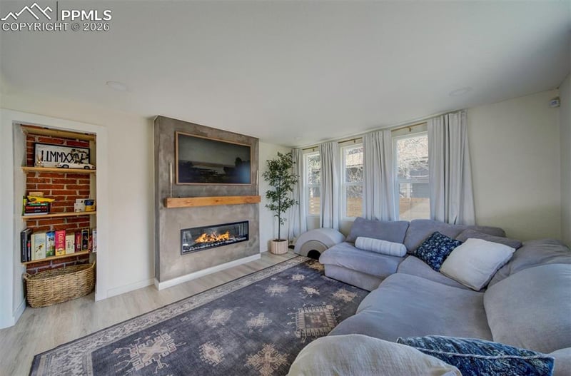 402 Uintah St, Colorado Springs, CO 80903