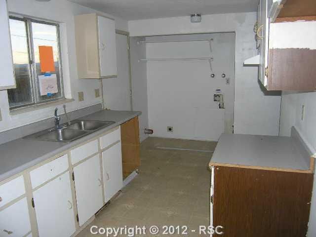 4021 Crestview Dr, Pueblo, CO 81008