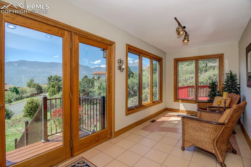 4030 Sleeping Indian Ln, Colorado Springs, CO 80904