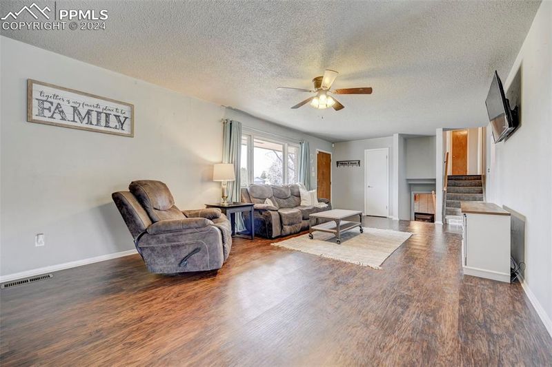4038 Valley Dr, Pueblo, CO 81008
