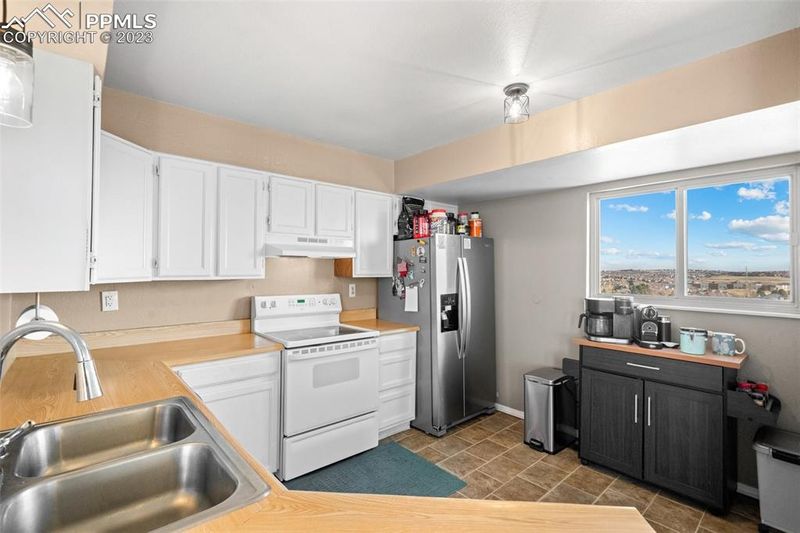 4045 Scotch Pine Dr, Colorado Springs, CO 80920