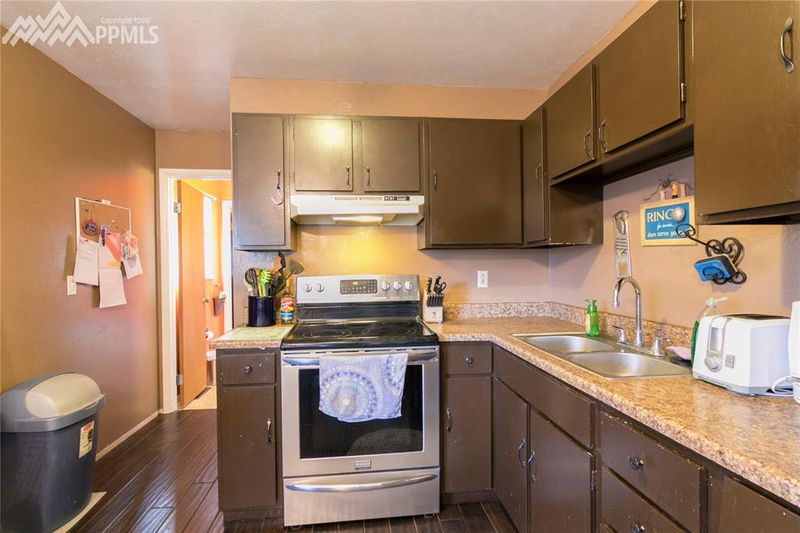 405 Edgewood Dr, Colorado Springs, CO 80907