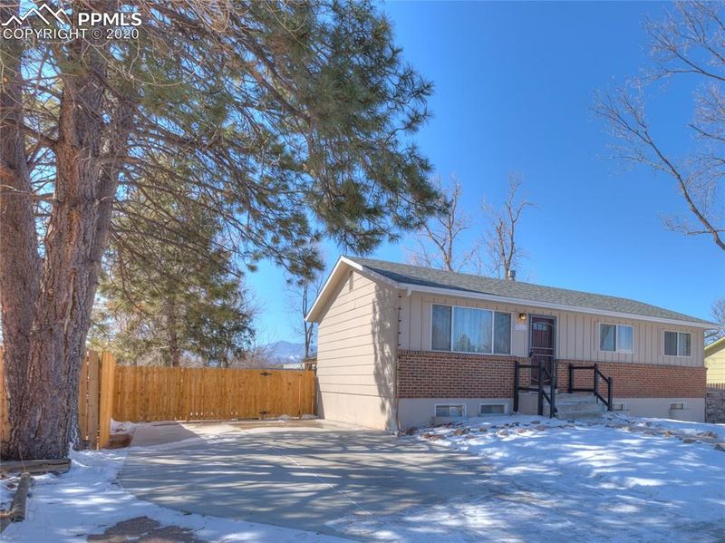 4055 Hollow Rd, Colorado Springs, CO 80917