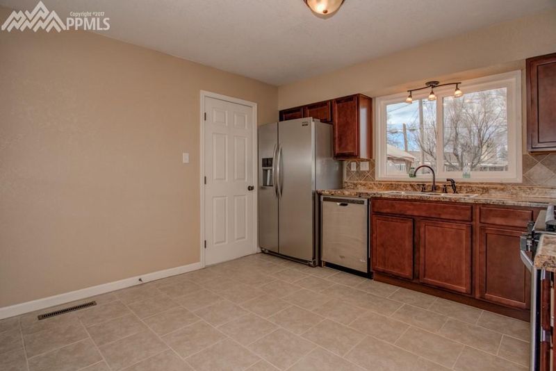 406 Chatfield Dr, Colorado Springs, CO 80911