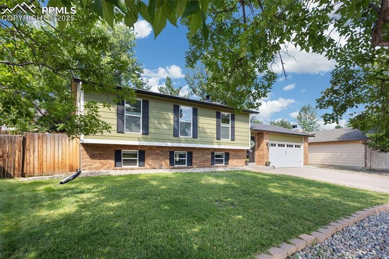 406 Winter Park Ln, Colorado Springs, CO 80919