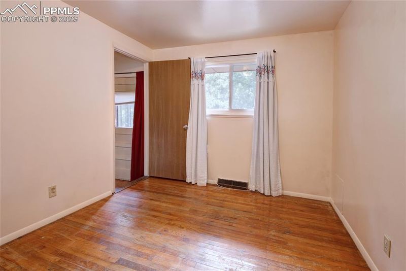 406 Yellowstone Rd, Colorado Springs, CO 80910