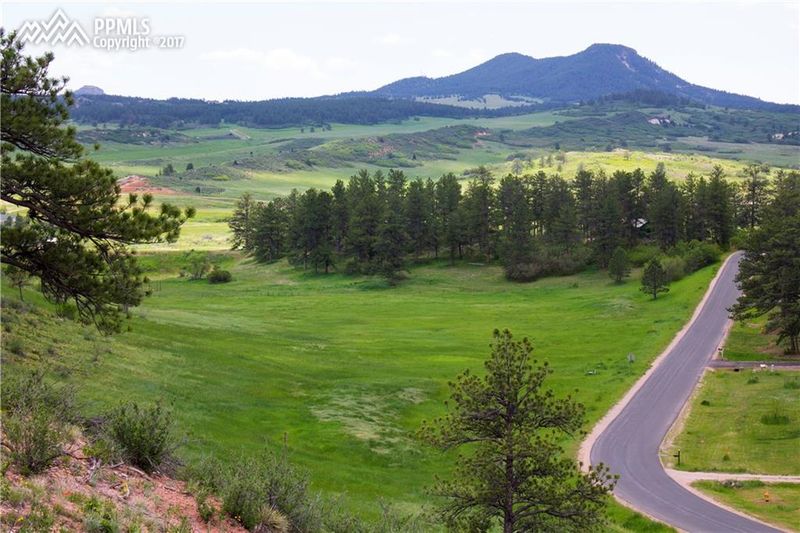 4085 Mohawk Dr, Larkspur, CO 80118
