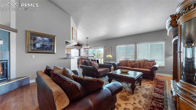 4095 Cheyenne Dr, Larkspur, CO 80118