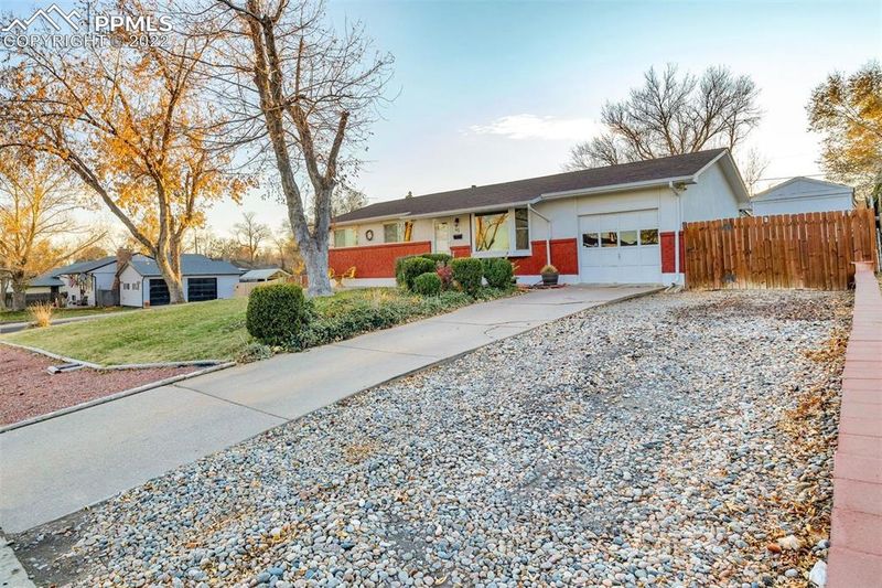 41 Macalester Rd, Pueblo, CO 81001